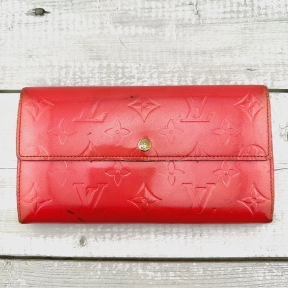 AUTHENTIC Louis Vuitton Vernis Sarah Wallet Pomme D'Amour. Pink.